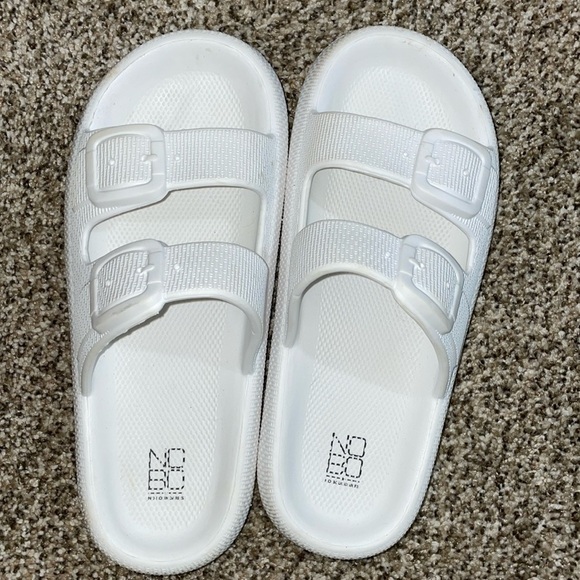 Super comfy croc like material size 8 women’s sandals slides - Picture 1 of 1
